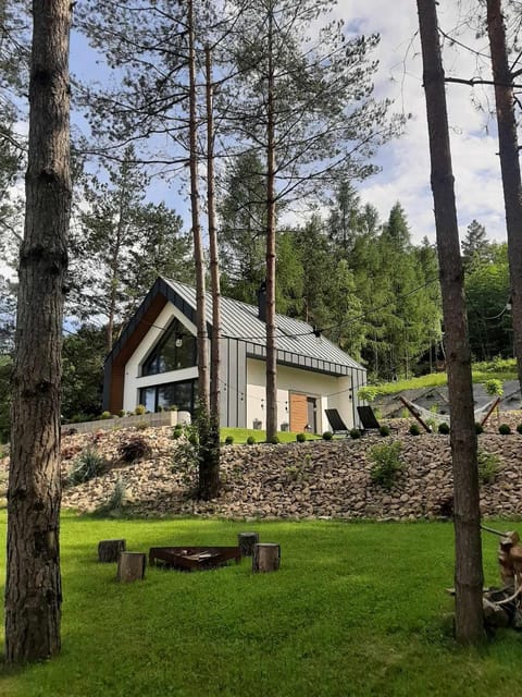Property building, Day, Natural landscape, Garden, Garden view