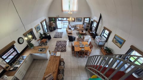 Communal lounge/ TV room, Bed, TV and multimedia, Living room, Photo of the whole room, Seating area, Dining area, Evening entertainment, Bedroom