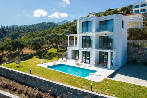 Property building, Pool view, Swimming pool
