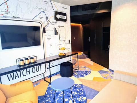 Communal lounge/ TV room, Bed, TV and multimedia, Living room, Photo of the whole room, air conditioner