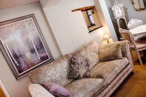 Whispering Place Georgian Grade II Sleeps 6 Adults 3 mins from Safari Park & Steam Train Bed and Breakfast in Bewdley