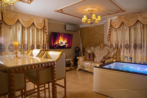 Le Petit Versailles Apartment in Vernon