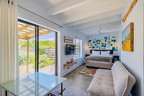 Bed, Living room, Seating area, Dining area, Bedroom