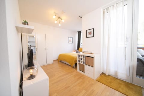 Communal lounge/ TV room, TV and multimedia, Living room, Photo of the whole room, Seating area