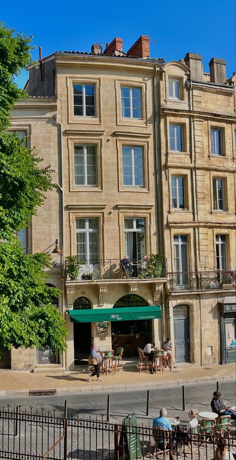 Property building, Facade/entrance, Balcony/Terrace, City view, Time of day