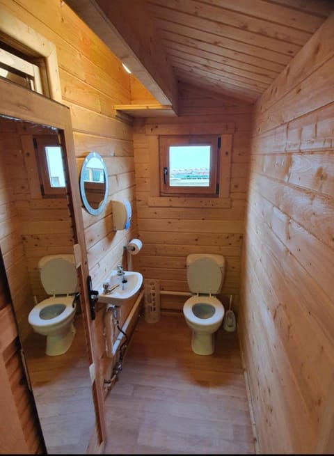 17b DB Airbnb Chalet in Ireland