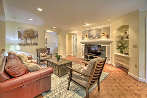 Easy Hiking and Sightseeing! Kingsport Home with Deck House in Kingsport