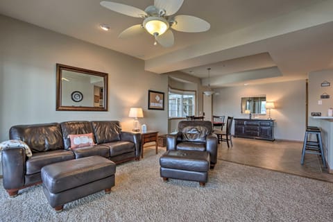 Lake-View Pool and Boat Slip! Ozarks Condo Apartment in Lake of the Ozarks