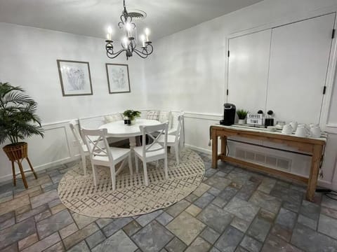 Shiloh House 3-bed, 2 bath, living room, garage House in Amarillo