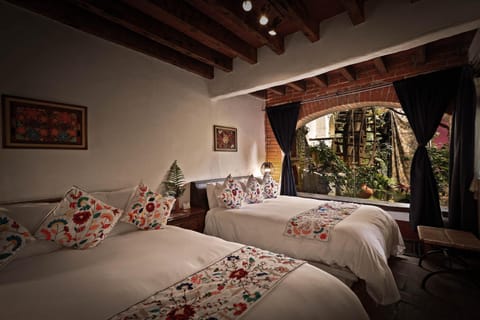 Bed, Photo of the whole room, Decorative detail, Bedroom, Inner courtyard view