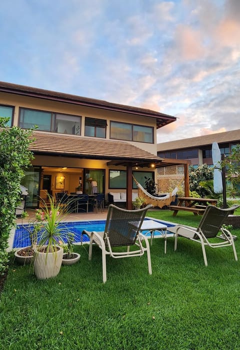 Facade/entrance, Swimming pool