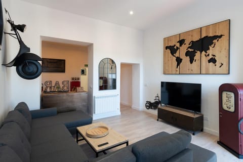 Communal lounge/ TV room, TV and multimedia, Living room, Lounge or bar, Seating area