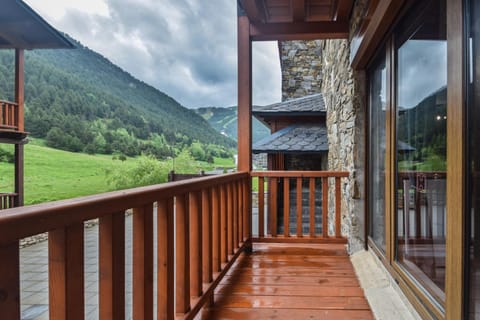 Balcony/Terrace, Mountain view