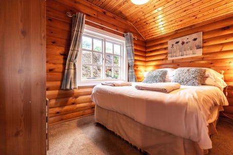 3 Bedroom Log Cabin in Snowdonia nr MTB trails Cabin in Wales