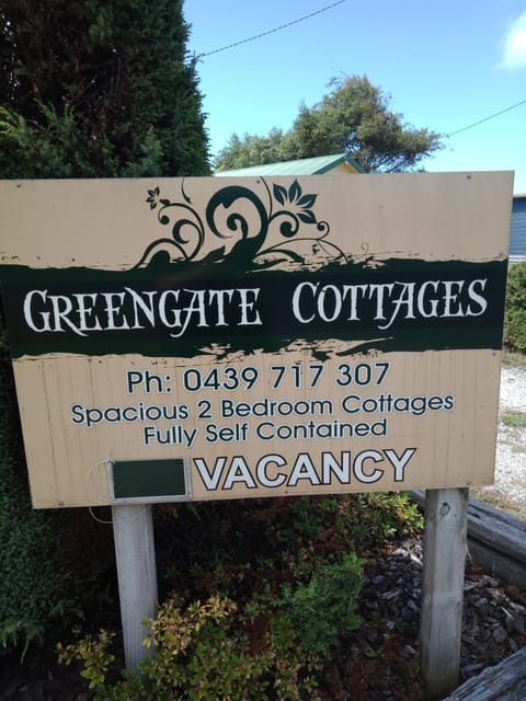 GreenGate Cottages House in Strahan