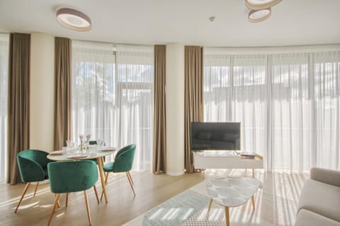 TV and multimedia, Living room, Dining area