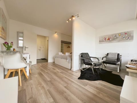 TV and multimedia, Living room, Seating area, Dining area, wardrobe