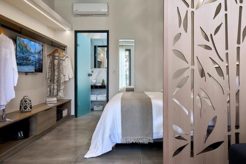 Bed, Photo of the whole room, Bedroom, towels, air conditioner