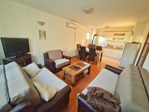 Living room, Seating area, air conditioner