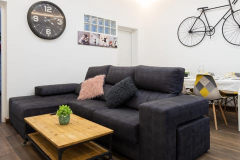 Communal lounge/ TV room, Lounge or bar