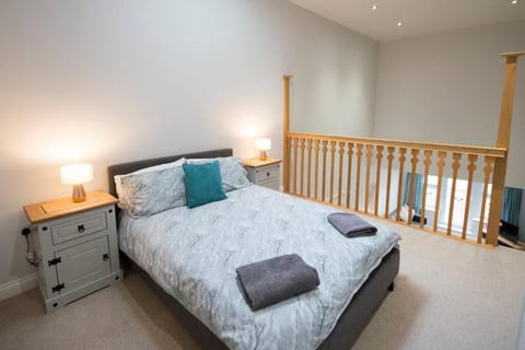 Entire Duplex apartment for up to 6 guests, free wifi Apartment in Darlington