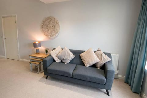 Entire Duplex apartment for up to 6 guests, free wifi Apartment in Darlington