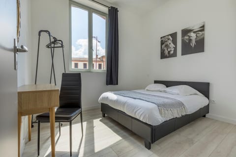 Photo of the whole room, Seating area, Bedroom