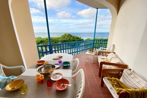 Natural landscape, View (from property/room), Balcony/Terrace, Dining area, Sea view