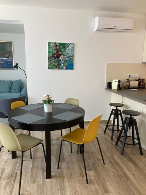 Dining area, kitchen
