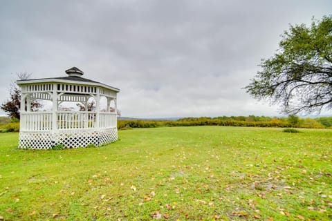 Historic Victorian Farmhouse with Porch and Views! House in Allegheny River