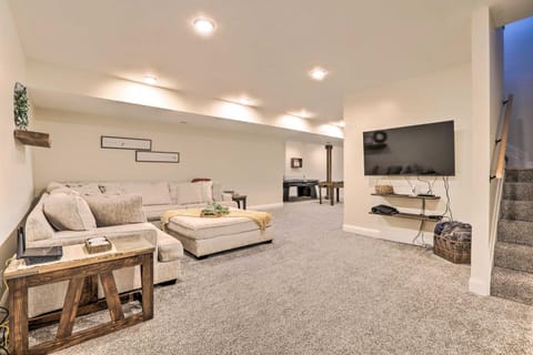 Chic Williamstown Retreat with Pool and Hot Tub! House in Ohio