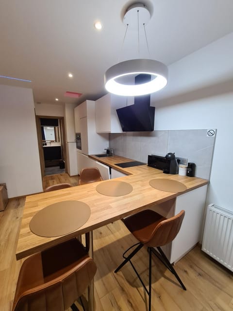 Kitchen or kitchenette, Dining area, minibar, pet friendly, stove