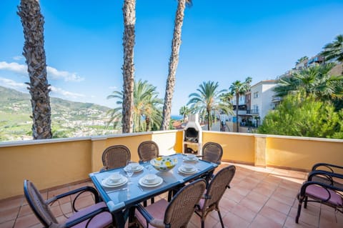 Property building, Balcony/Terrace, Living room