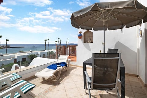 Property building, Balcony/Terrace, Living room