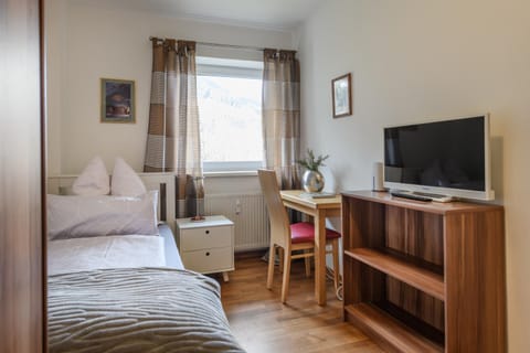 Communal lounge/ TV room, Bed, TV and multimedia, Seating area