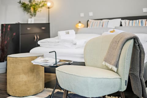 Bed, Photo of the whole room, Seating area, Bedroom