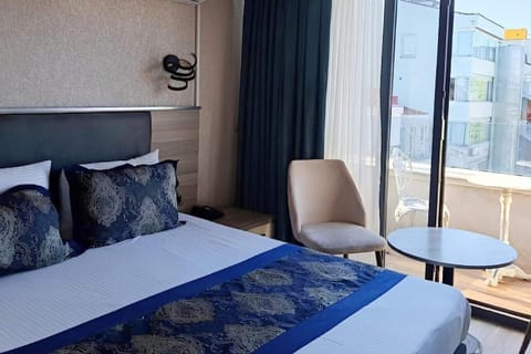 Bed, Balcony/Terrace, Bedroom