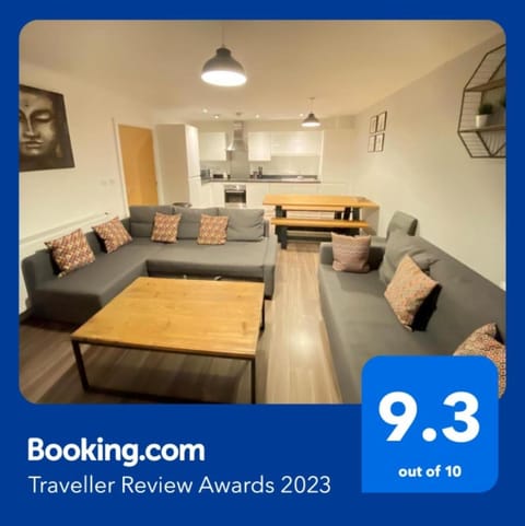 3 Bedrooms double or single beds, 2 PARKING SPACES! WIFI & Smart TV's, Balcony Apartment in Portsmouth