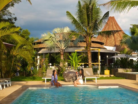 Restaurant/places to eat, Swimming pool