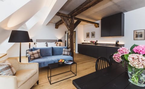 Living room, Seating area