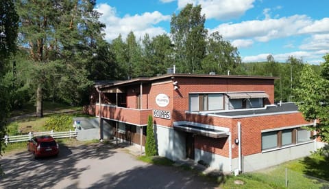 Property building, Spring, Natural landscape, Garden, Balcony/Terrace, Garden view, Parking
