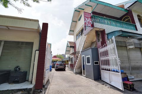 Facade/entrance