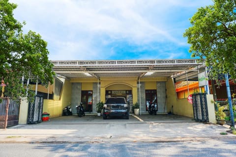 Facade/entrance