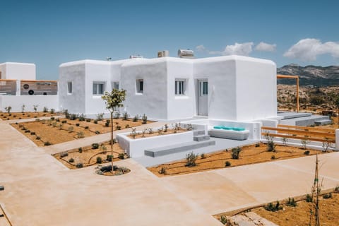 Property building, Day, Natural landscape, Mountain view