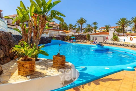 Day, Swimming pool, sunbed