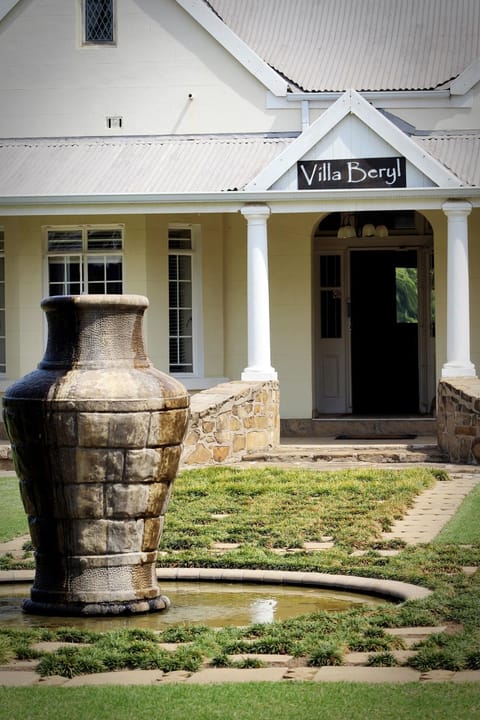 Facade/entrance, Garden