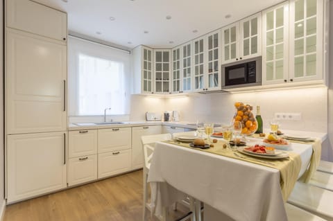 Kitchen or kitchenette, Living room, Dining area