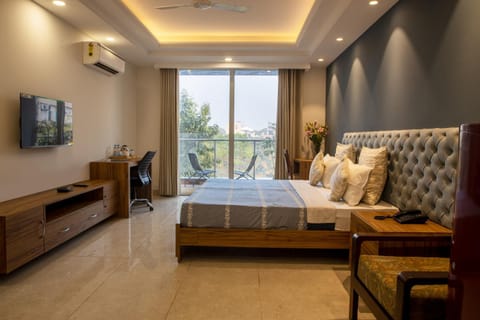 Photo of the whole room, Bedroom