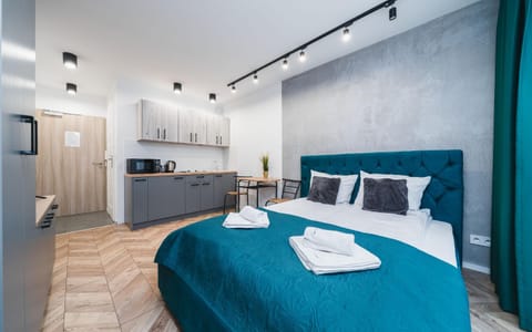 Bed, Kitchen or kitchenette, Photo of the whole room, Bedroom, minibar, stove, towels