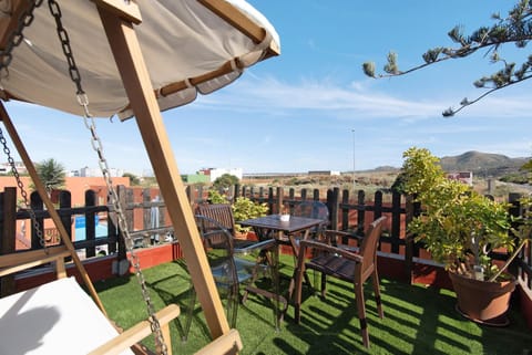Property building, Balcony/Terrace, Living room